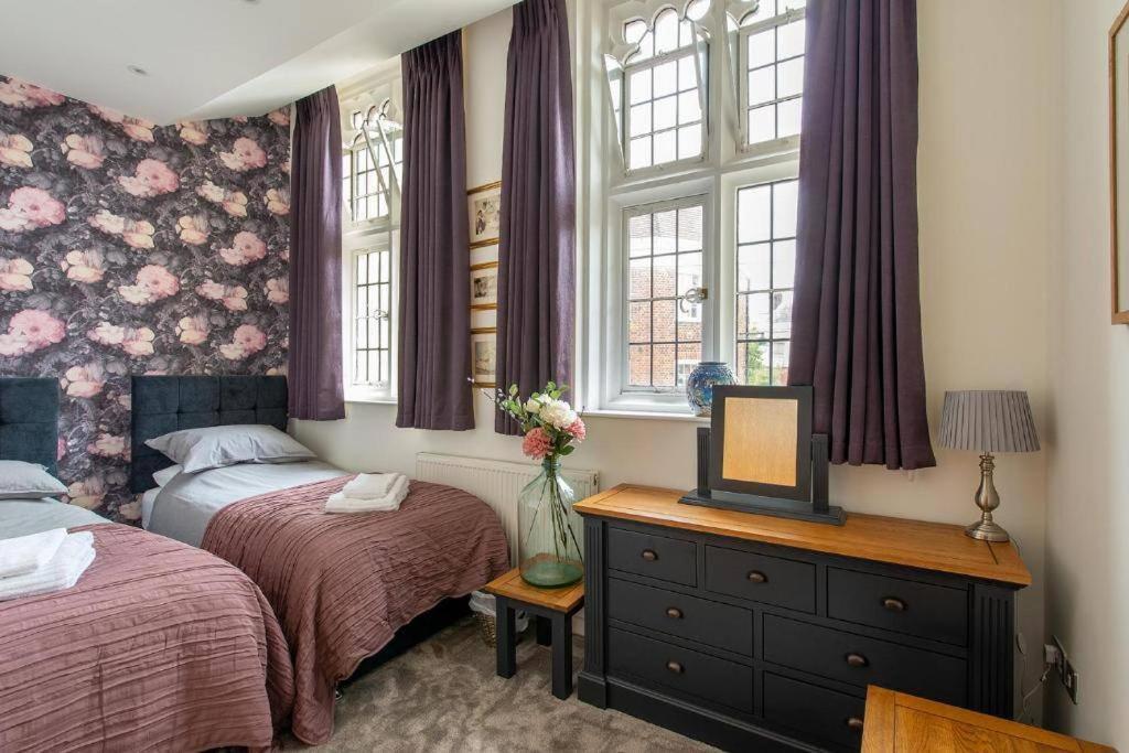 The Most Central Apartment In Canterbury Stunning Interiors, Fully Equipped, City Views And Free Wifi! Dış mekan fotoğraf