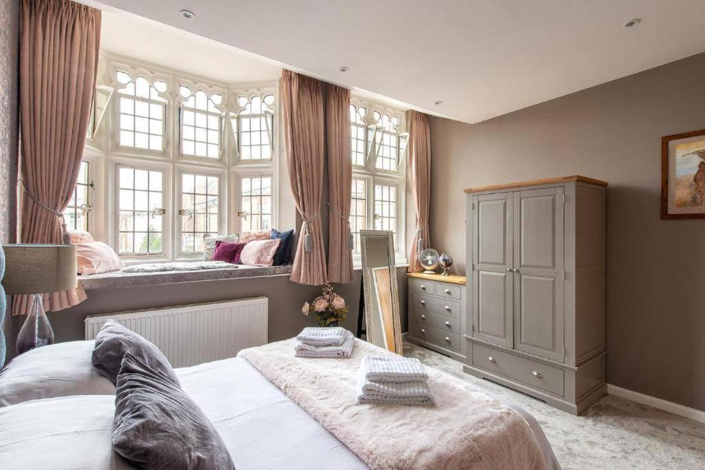 The Most Central Apartment In Canterbury Stunning Interiors, Fully Equipped, City Views And Free Wifi! Dış mekan fotoğraf