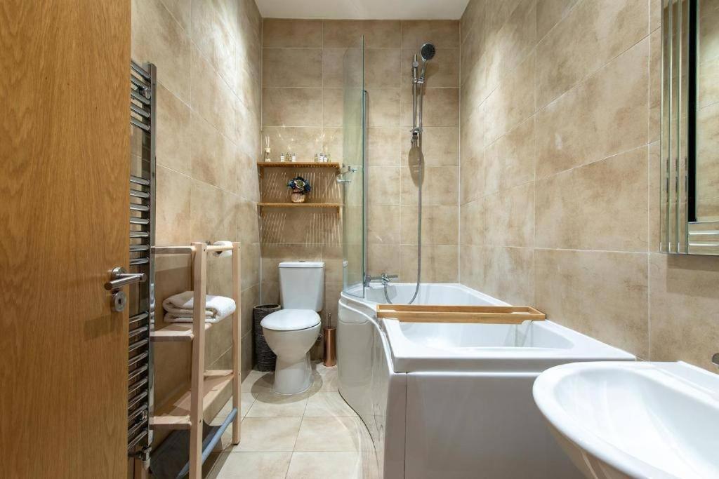 The Most Central Apartment In Canterbury Stunning Interiors, Fully Equipped, City Views And Free Wifi! Dış mekan fotoğraf