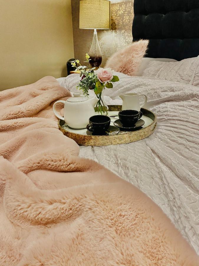 The Most Central Apartment In Canterbury Stunning Interiors, Fully Equipped, City Views And Free Wifi! Dış mekan fotoğraf