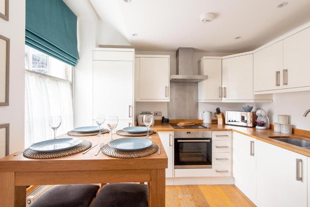 The Most Central Apartment In Canterbury Stunning Interiors, Fully Equipped, City Views And Free Wifi! Dış mekan fotoğraf
